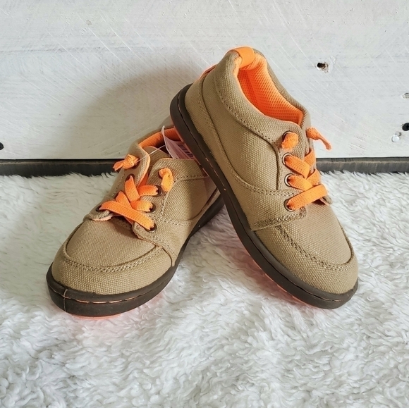 𝅺Oshkosh B'Gosh Thomas Khaki Tan & Orange Canvas Sneakers Toddler Size 11 NWT - Picture 1 of 14